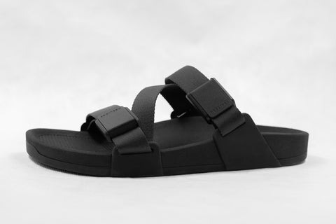 ESSENTIALS Sandalen